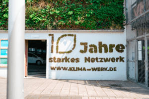 Kreative Werbung am Bottroper Bahnhof