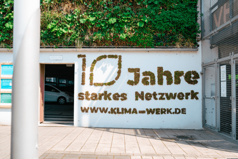 Natürlich auffallen: Green Graffiti für die Emschergenossenschaft